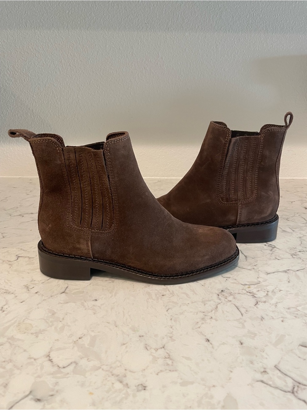 La CANADIENNE Brown Suede Chelsea Ankle Boots~~NWT